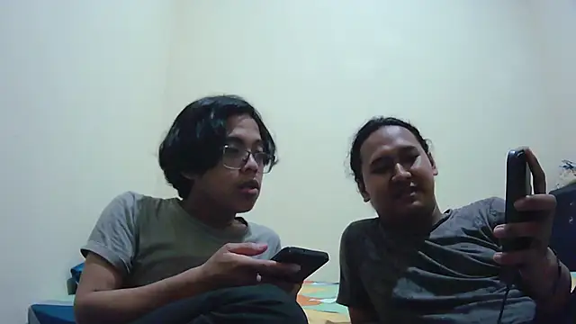 Snapshot of VERTSS2 chatting on November 2025 03:45:01 PM VERTSS2 online show from November 2025 03:45:01 PM