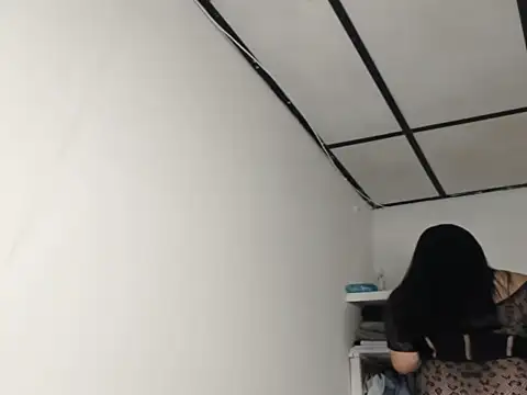 kira-stormm online show from February 2026 09:33:01 PM