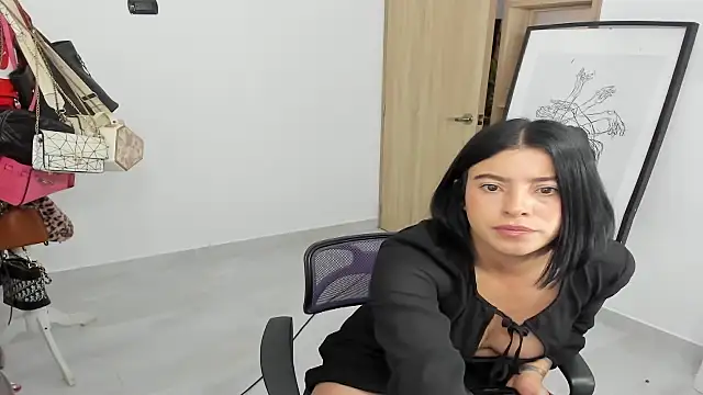 Snapshot of BlueMC01 chatting on December 2025 04:57:01 PM BlueMC01 online show from December 2025 04:57:01 PM