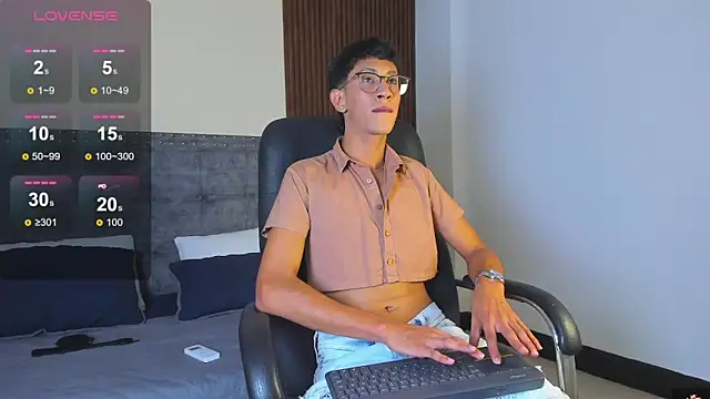 alan bless18 online show from November 2025 08:41:02 PM