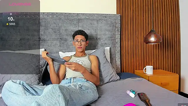 alan bless18 online show from December 2025 07:00:01 PM