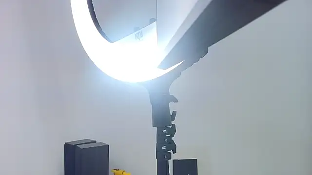 Snapshot of lili_jhonson chatting on November 2025 11:55:02 AM lili jhonson online show from November 2025 11:55:02 AM