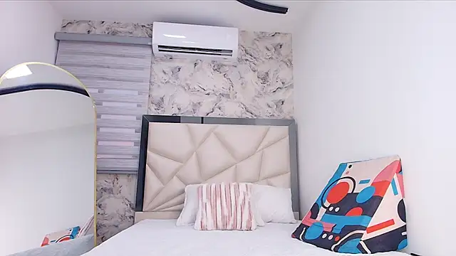 Snapshot of lili_jhonson chatting on November 2025 11:57:02 AM lili jhonson online show from November 2025 11:57:02 AM