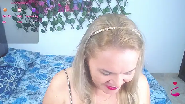 Snapshot of Sara_star1 chatting on November 2025 01:33:02 PM Sara star1 online show from November 2025 01:33:02 PM