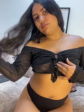 Madisonlaraa online show from November 2025 05:45:02 PM