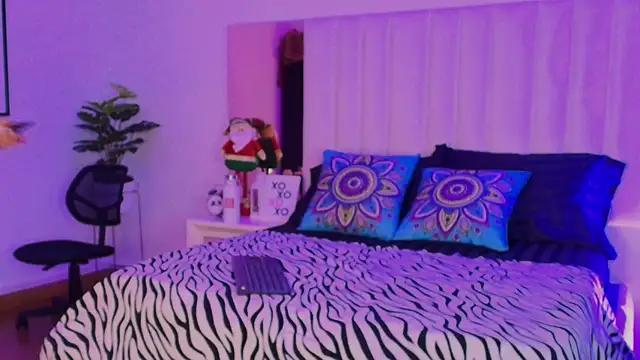 Mara Wolf01 online show from December 2025 08:26:01 PM