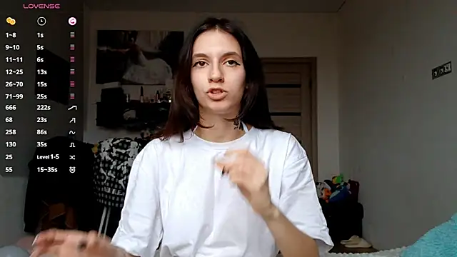 KennaElse online show from November 2025 06:59:01 AM