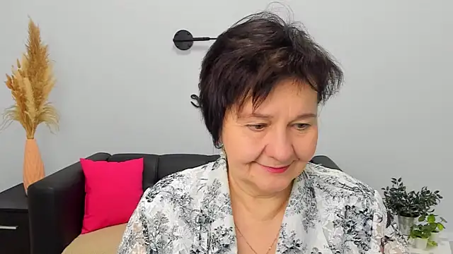 Snapshot of EveRalphes chatting on December 2025 07:25:01 AM EveRalphes online show from December 2025 07:25:01 AM