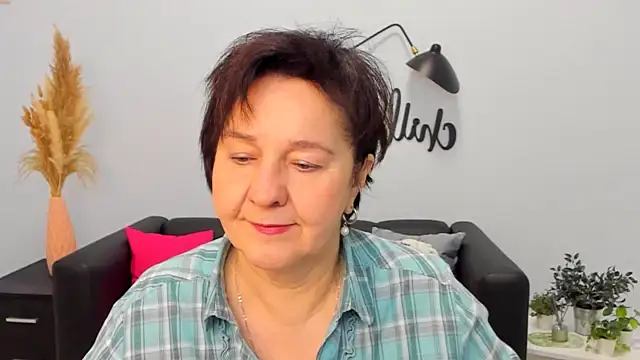 Snapshot of EveRalphes chatting on December 2025 07:17:01 AM EveRalphes online show from December 2025 07:17:01 AM