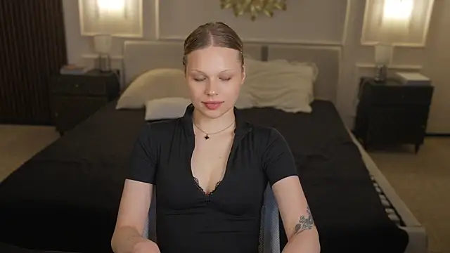 Snapshot of Charlotte_Dreams chatting on July 2026 08:35:02 PM Charlotte Dreams online show from July 2026 08:35:02 PM