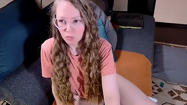 Snapshot of G0LDI chatting on April 2026 12:32:01 PM G0LDI online show from April 2026 12:32:01 PM