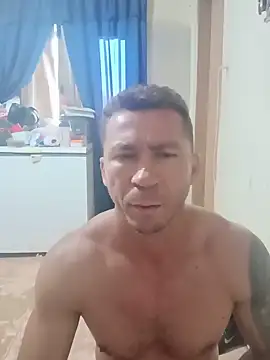 Snapshot of RobertoLuiz84 chatting on June 2026 07:58:02 PM RobertoLuiz84 online show from June 2026 07:58:02 PM