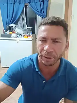 Snapshot of RobertoLuiz84 chatting on June 2026 02:20:02 AM RobertoLuiz84 online show from June 2026 02:20:02 AM