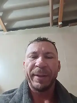 Snapshot of RobertoLuiz84 chatting on July 2026 01:52:01 AM RobertoLuiz84 online show from July 2026 01:52:01 AM
