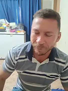 Snapshot of RobertoLuiz84 chatting on July 2026 04:44:01 PM RobertoLuiz84 online show from July 2026 04:44:01 PM