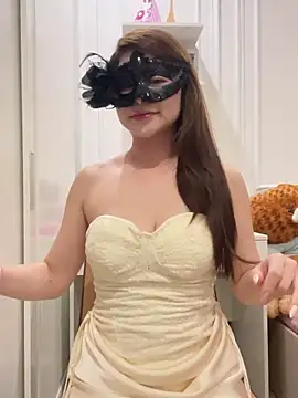 Snapshot of Queen-of-Love chatting on May 2026 03:28:02 PM Queen-of-Love online show from May 2026 03:28:02 PM