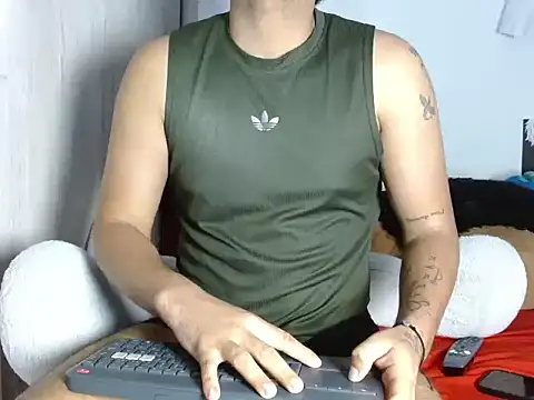 Snapshot of Henry_villa23 chatting on February 2026 01:15:01 PM Henry villa23 online show from February 2026 01:15:01 PM
