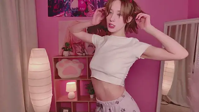 Snapshot of SweetKittyPlay chatting on December 2025 01:31:02 PM SweetKittyPlay online show from December 2025 01:31:02 PM