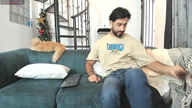 heteros curious online show from December 2025 09:33:02 PM