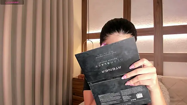 SarhaVega online show from January 2026 01:15:02 PM