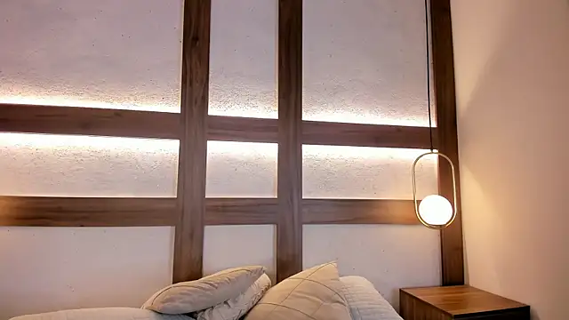 SarhaVega online show from April 2026 07:07:02 PM