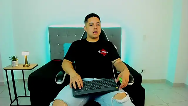 bry hill online show from December 2025 01:31:01 PM