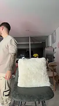 Valenthino Salvatore online show from February 2026 04:44:01 AM