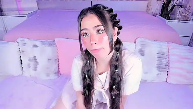 Snapshot of Naomistart chatting on May 2026 05:57:02 AM Naomistart online show from May 2026 05:57:02 AM