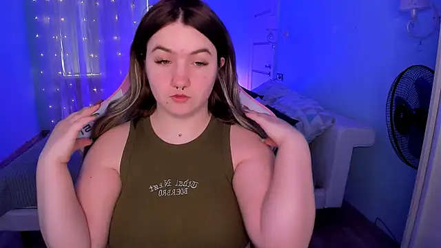 lovelyy julia online show from February 2026 05:19:02 AM