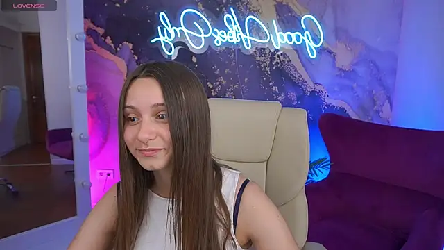 Snapshot of TinyNatalie chatting on June 2026 07:06:02 PM TinyNatalie online show from June 2026 07:06:02 PM