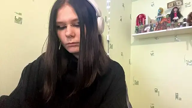 Snapshot of TraceeSchutt chatting on December 2025 10:20:02 AM TraceeSchutt online show from December 2025 10:20:02 AM