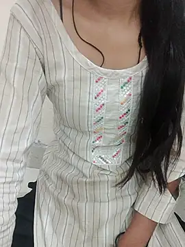 Snapshot of Alli8900 chatting on March 2026 07:17:01 PM Alli8900 online show from March 2026 07:17:01 PM