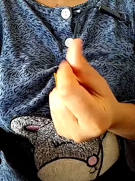 yasmine x online show from December 2025 02:34:01 PM