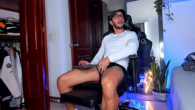 JotaCeliz online show from December 2025 08:14:02 PM