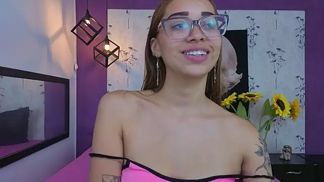 Snapshot of Antonella_mc chatting on May 2026 12:43:01 PM Antonella mc online show from May 2026 12:43:01 PM