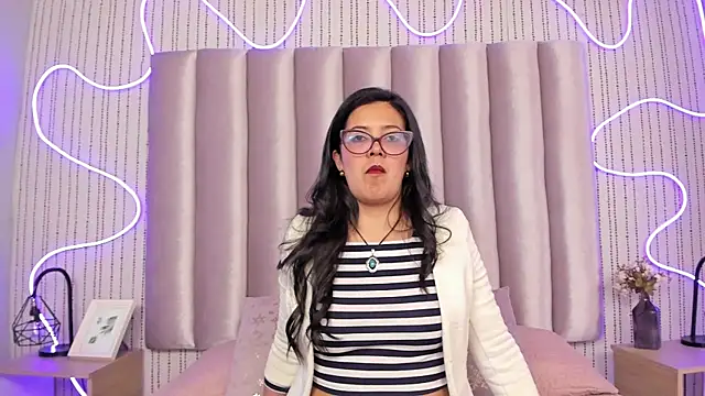 Snapshot of TAMARALEWISMD chatting on December 2025 04:11:02 AM TAMARALEWISMD online show from December 2025 04:11:02 AM