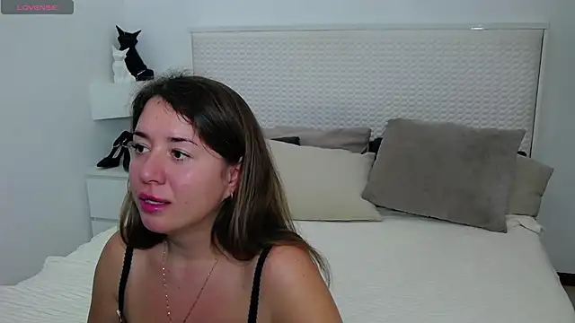 Leona Rae online show from November 2025 02:09:01 PM