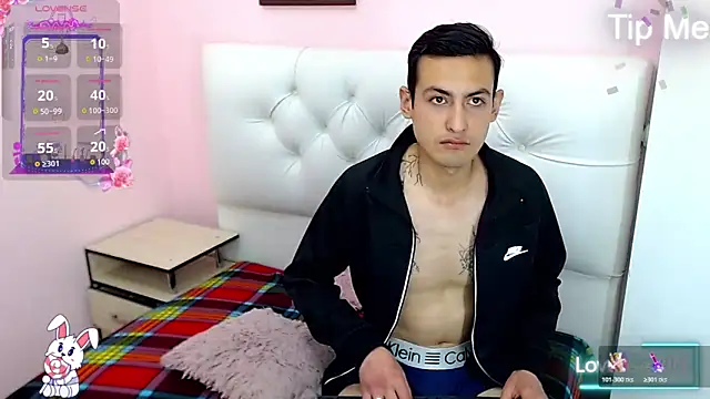 Snapshot of xxxstrongerboyxxx chatting on November 2025 08:09:01 PM xxxstrongerboyxxx online show from November 2025 08:09:01 PM