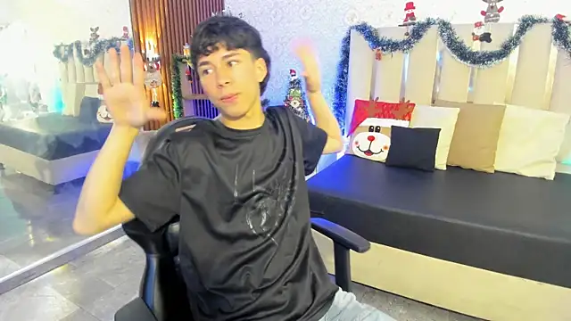 kaelwolf tay online show from December 2025 07:32:01 PM