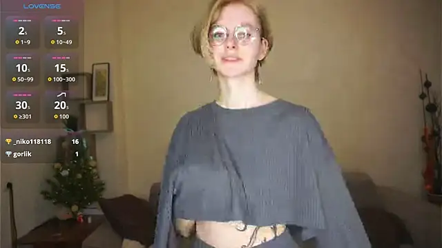 ToyaPletz online show from April 2026 07:08:02 PM