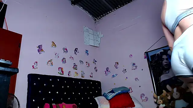 ShantalTsFox online show from April 2026 06:19:01 AM