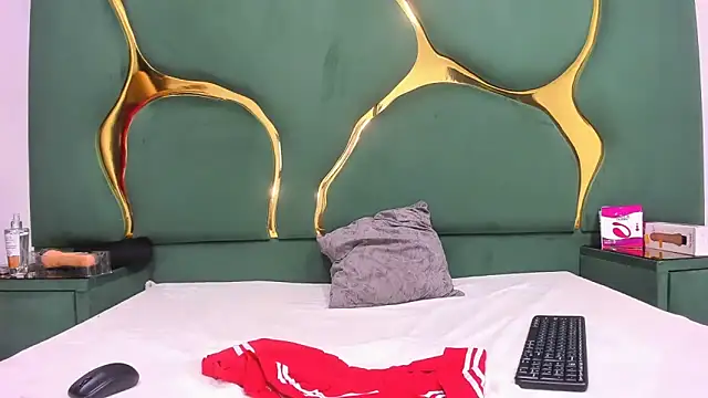 Snapshot of RoxanneBloom chatting on February 2026 06:51:01 AM RoxanneBloom online show from February 2026 06:51:01 AM