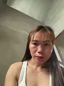Snapshot of meganmeo chatting on April 2026 01:43:01 AM meganmeo online show from April 2026 01:43:01 AM