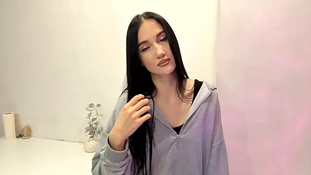 Beautyofnlka online show from November 2025 01:00:02 PM