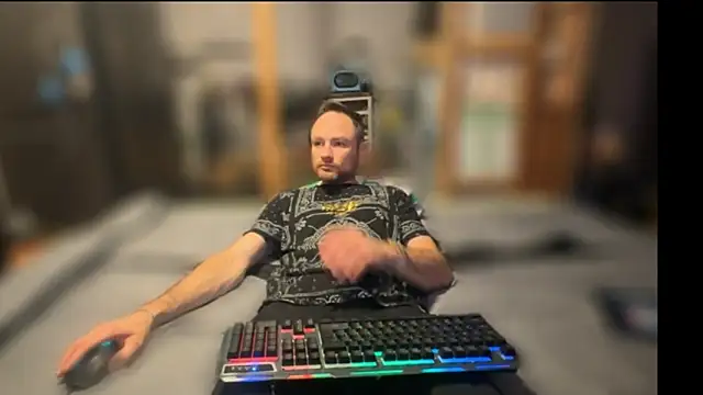 famous1tad online show from December 2025 02:51:01 AM