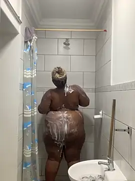 cuddlegiantbear online show from November 2025 05:45:02 PM