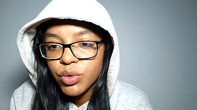 xoeewinters online show from December 2025 12:47:02 PM