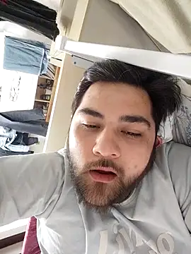 Snapshot of Koma001 chatting on February 2026 05:10:01 PM Koma001 online show from February 2026 05:10:01 PM