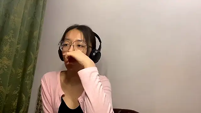 LinaClous online show from February 2026 01:45:01 PM