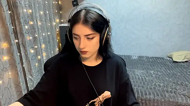 Snapshot of Meowluly chatting on November 2025 09:19:01 PM Meowluly online show from November 2025 09:19:01 PM